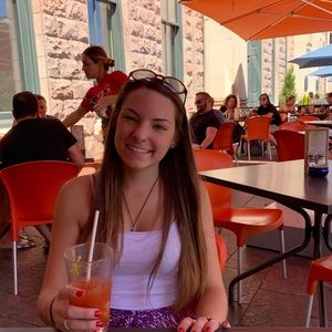 Meet your Posher, Nicole